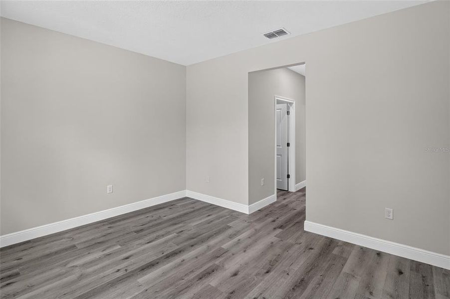 Spacious, unfurnished interior of a new home in , Citrus Springs (Image 11).