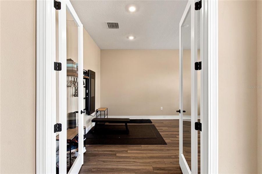 Spacious, unfurnished interior of a new home in , Winter Garden (Image 23).