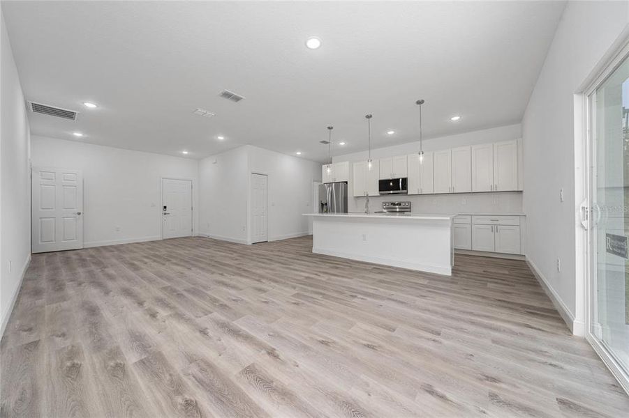 Spacious, unfurnished interior of a new home in , Ocala (Image 28).