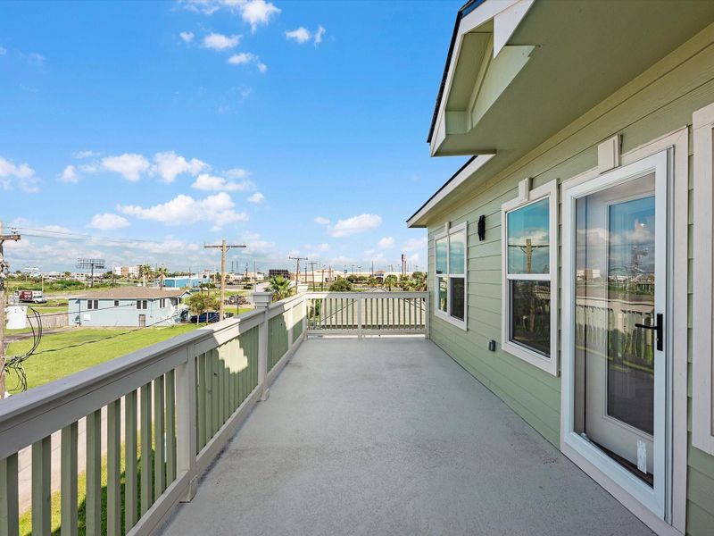 Look at this expansive rooftop terrace, providing ample space for patio furnitureand outdoor living. Imagine enjoying beautiful sunsets from this stunning balcony, creatingunforgettable moments in the fresh air. Look at this expansive rooftop terrace, providing ample space for patio furnitureand outdoor living. Imagine enjoying beautiful sunsets from this stunning balcony, creatingunforgettable moments in the fresh air.