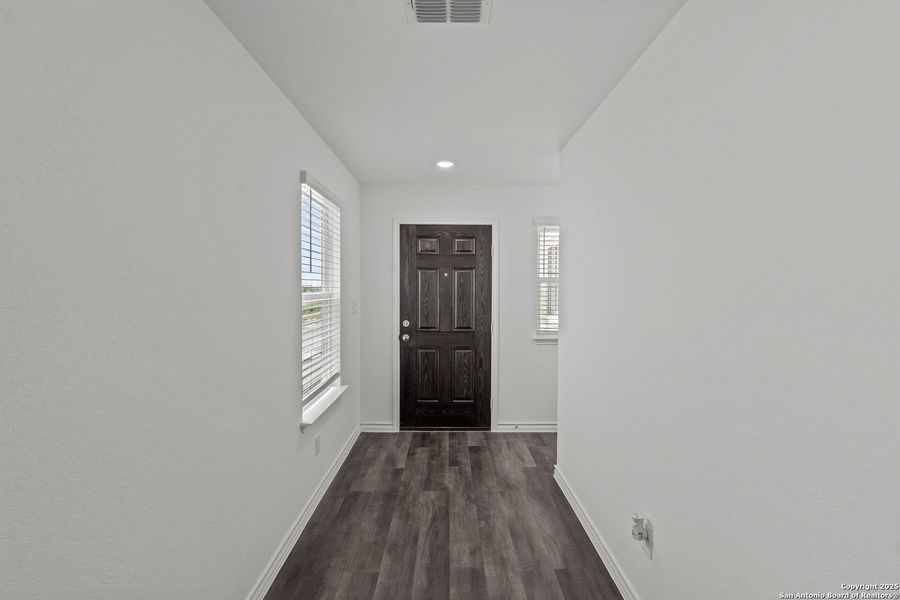 Spacious, unfurnished interior of a new home in Horizon Ridge, San Antonio (Image 16). Spacious, unfurnished interior of a new home in Horizon Ridge, San Antonio (Image 16).