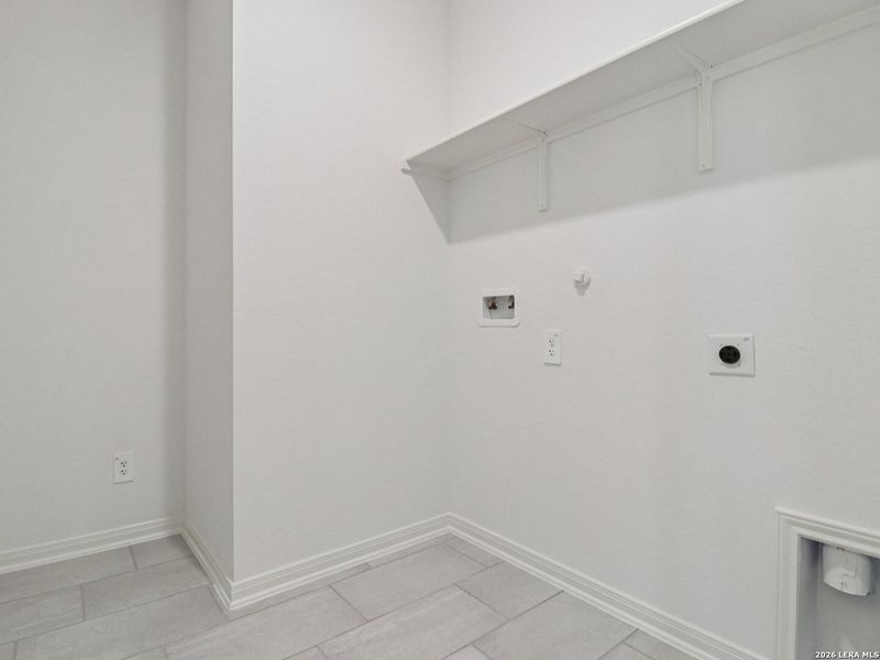 Spacious, unfurnished interior of a new home in , San Antonio (Image 13).