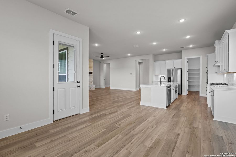 Spacious, unfurnished interior of a new home in Homestead, Schertz (Image 19).