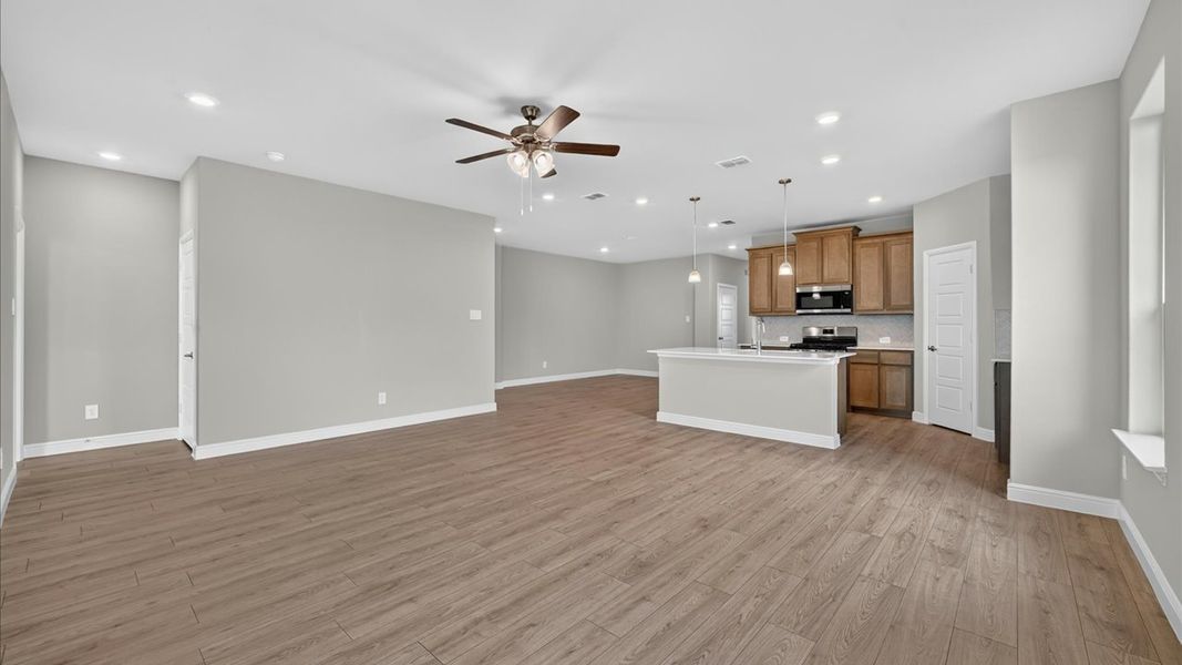 Spacious, unfurnished interior of a new home in Bluestem, Rhome (Image 10).