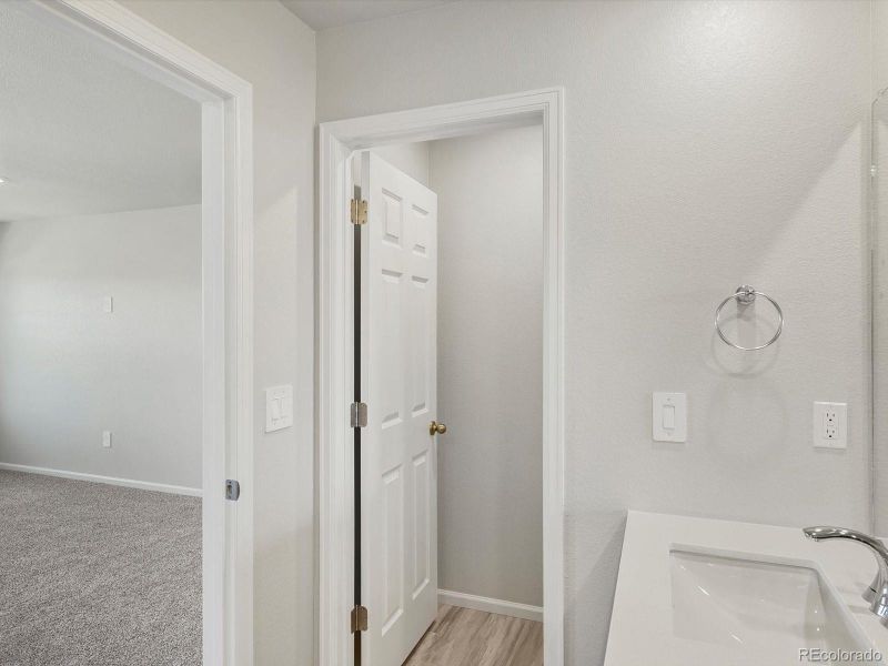 Spacious, unfurnished interior of a new home in Horizon Uptown: The Mountain Collection, Aurora (Image 25). Spacious, unfurnished interior of a new home in Horizon Uptown: The Mountain Collection, Aurora (Image 25).