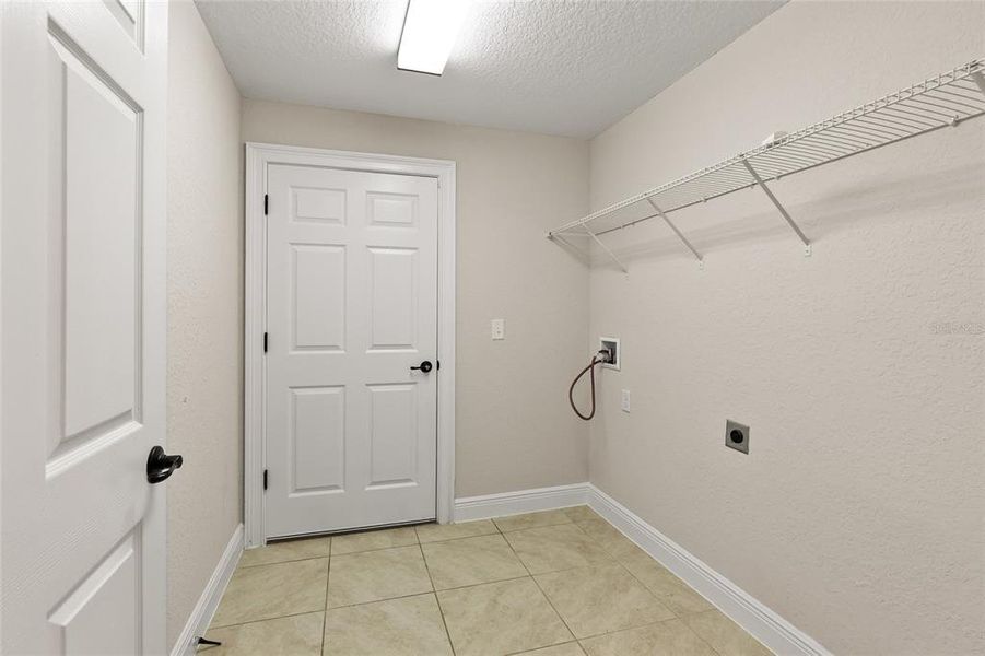 Spacious, unfurnished interior of a new home in Marion Oaks, Ocala (Image 6).