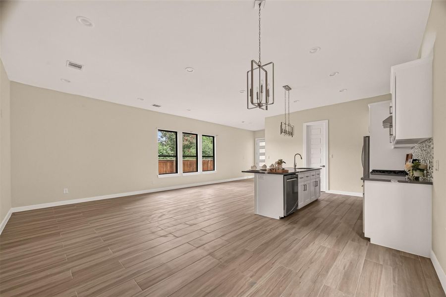 Spacious, unfurnished interior of a new home in , Houston (Image 37).