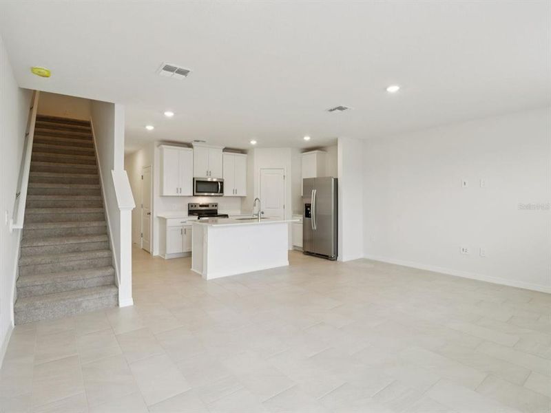 Spacious, unfurnished interior of a new home in , Lady Lake (Image 6).