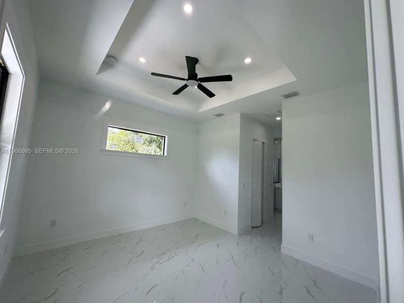 Spacious, unfurnished interior of a new home in , Lehigh Acres (Image 12).