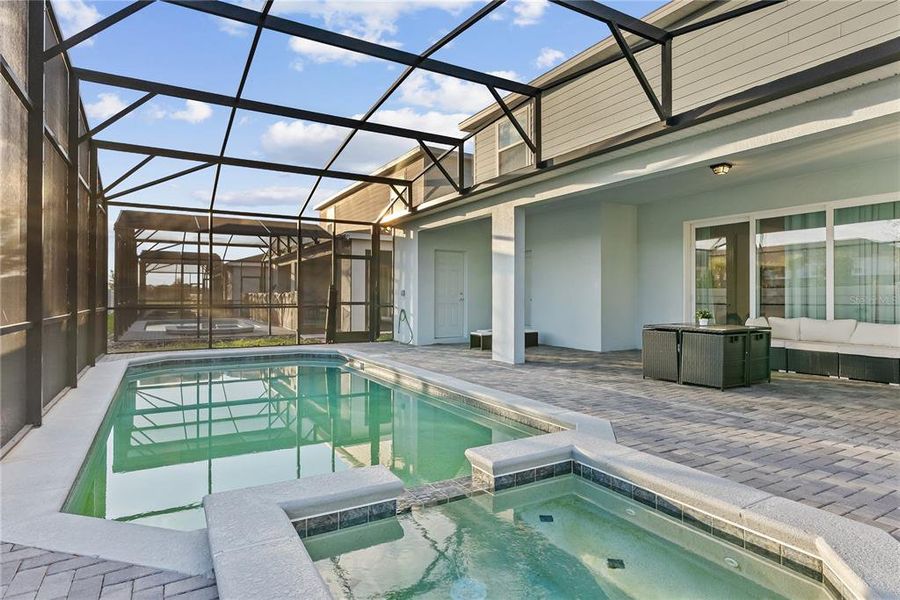 Exterior details and patio area of a home in Windsor Cay Resort, Clermont (Image 4).