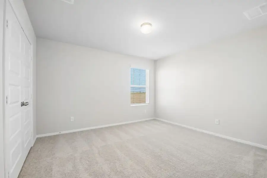 Spacious, unfurnished interior of a new home in Harvest Ridge, Elgin (Image 21).