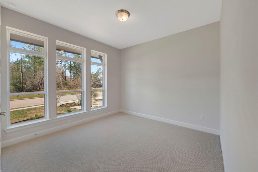 Large 2ndary bedroom!