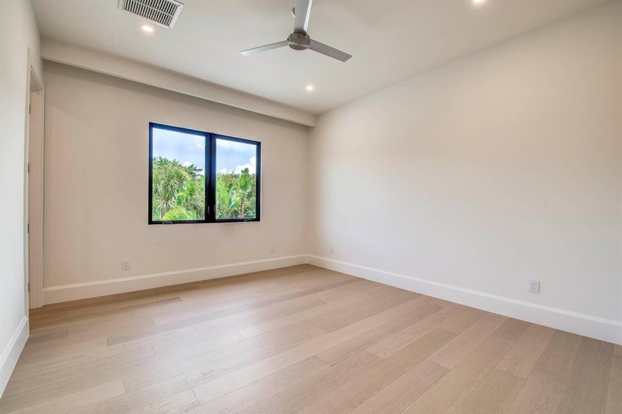 Spacious, unfurnished interior of a new home in , Palm Beach Gardens (Image 24).