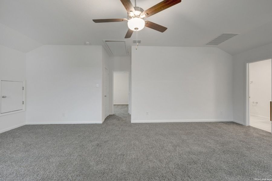 Spacious, unfurnished interior of a new home in Park Place, New Braunfels (Image 32).