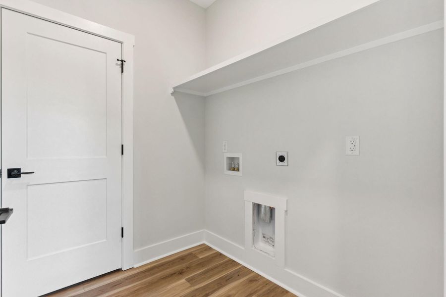 Spacious, unfurnished interior of a new home in , North Charleston (Image 24).