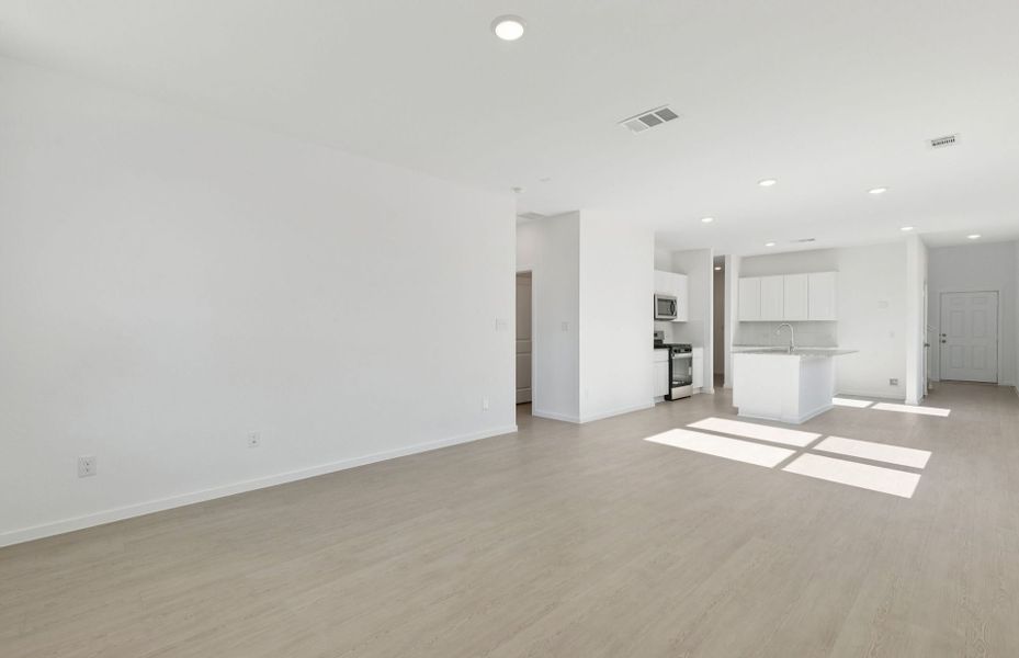 Spacious, unfurnished interior of a new home in Montgomery Bend, Montgomery (Image 27).