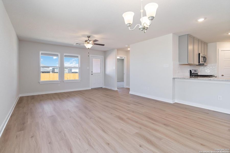Spacious, unfurnished interior of a new home in Willow Point, San Antonio (Image 22). Spacious, unfurnished interior of a new home in Willow Point, San Antonio (Image 22).