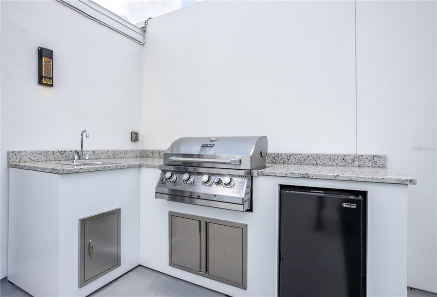 Exterior details and patio area of a home in , Pinellas Park (Image 24).