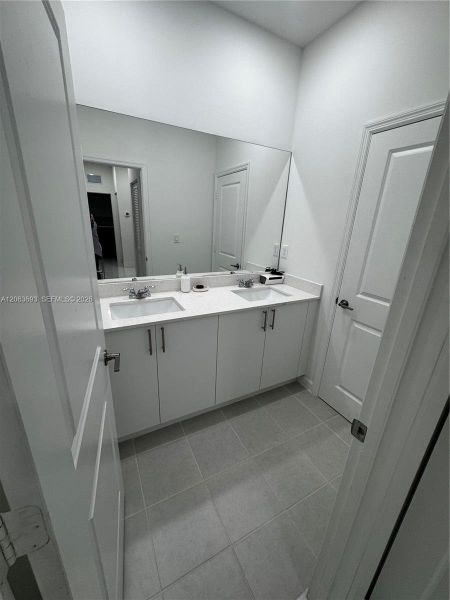 Furnished interior view inside a new home in Beacon at Galiano Pointe, Miami (Image 13). Furnished interior view inside a new home in Beacon at Galiano Pointe, Miami (Image 13).