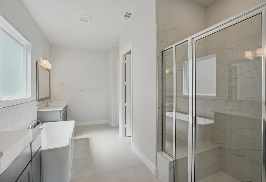 Plan 5019 Primary Bath - 10 of 18