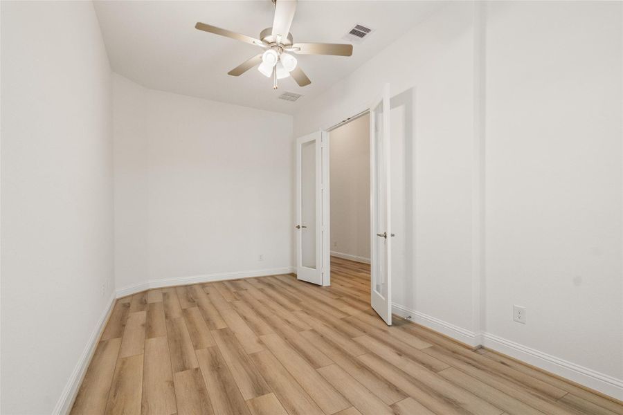 Spacious, unfurnished interior of a new home in Sundance Cove, Crosby (Image 25).