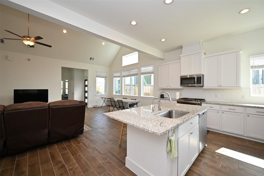 Furnished interior view inside a new home in , Missouri City (Image 10).