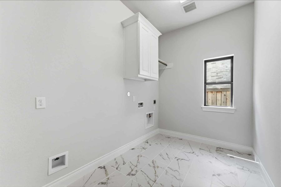 Spacious, unfurnished interior of a new home in Bridgeland 50′, Cypress (Image 40).