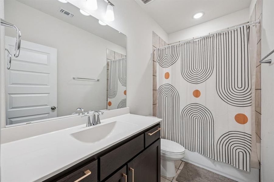 Furnished interior view inside a new home in , Euless (Image 18).