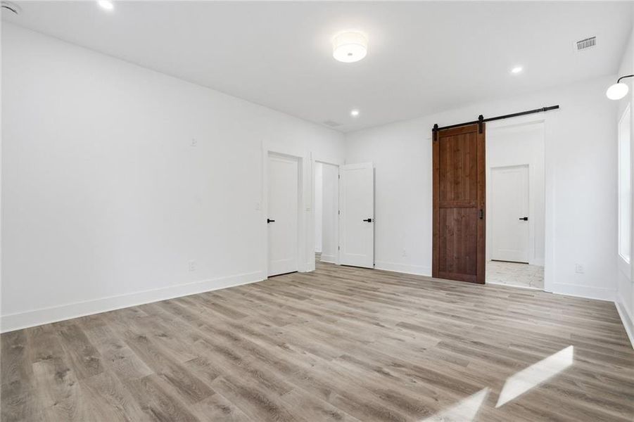 Spacious, unfurnished interior of a new home in , Griffin (Image 23).