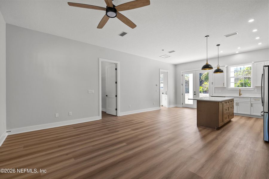 Spacious, unfurnished interior of a new home in , Palatka (Image 9).