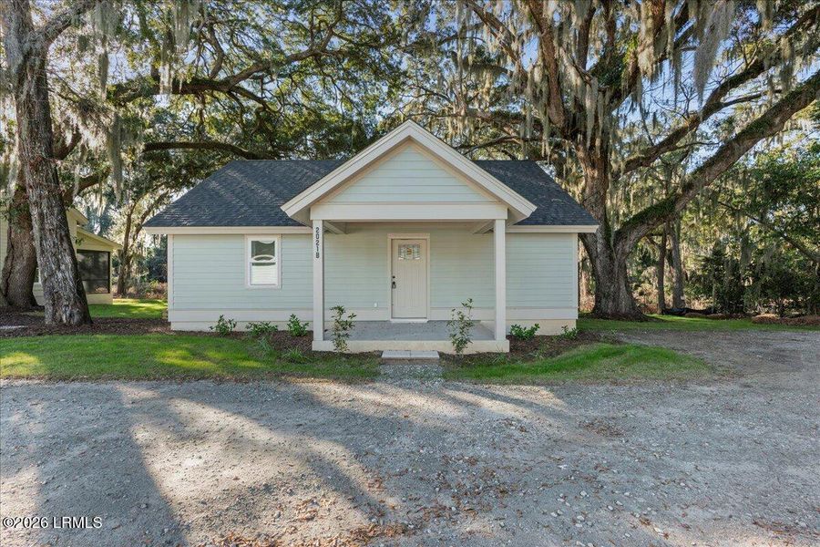 Exterior details and patio area of a home in , Beaufort (Image 31).