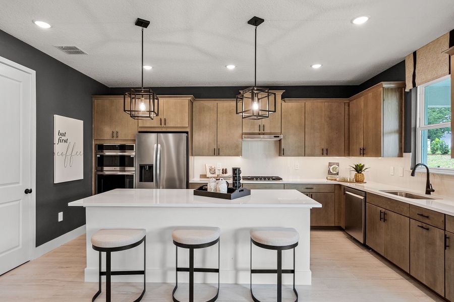 Gorgeous Kitchen with Gas Cooktop and Walk-in Closet
