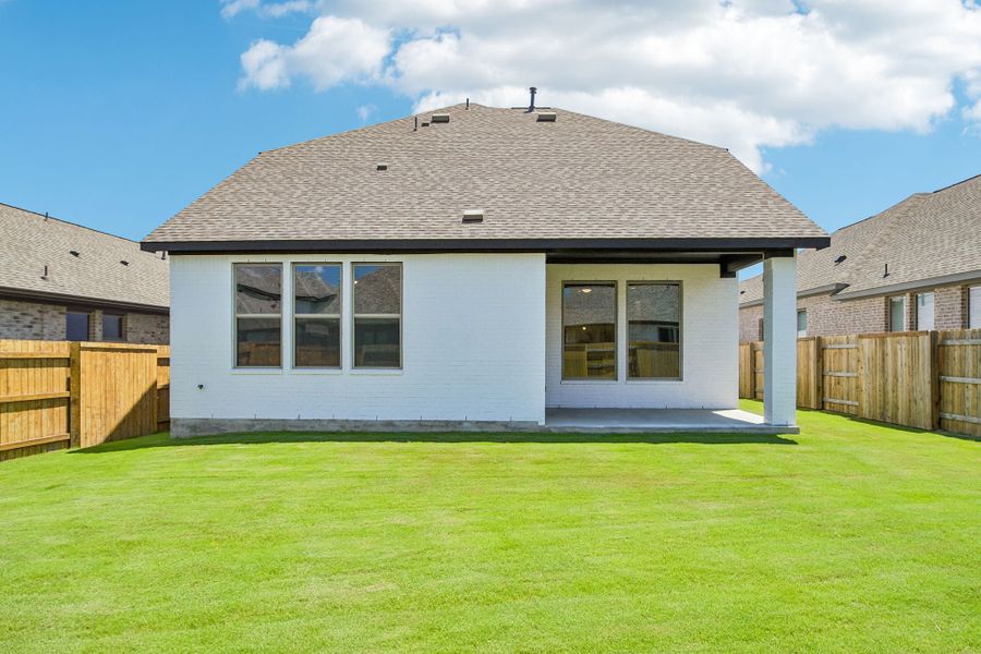 Exterior details and patio area of a home in 6 Creeks, Kyle (Image 19).