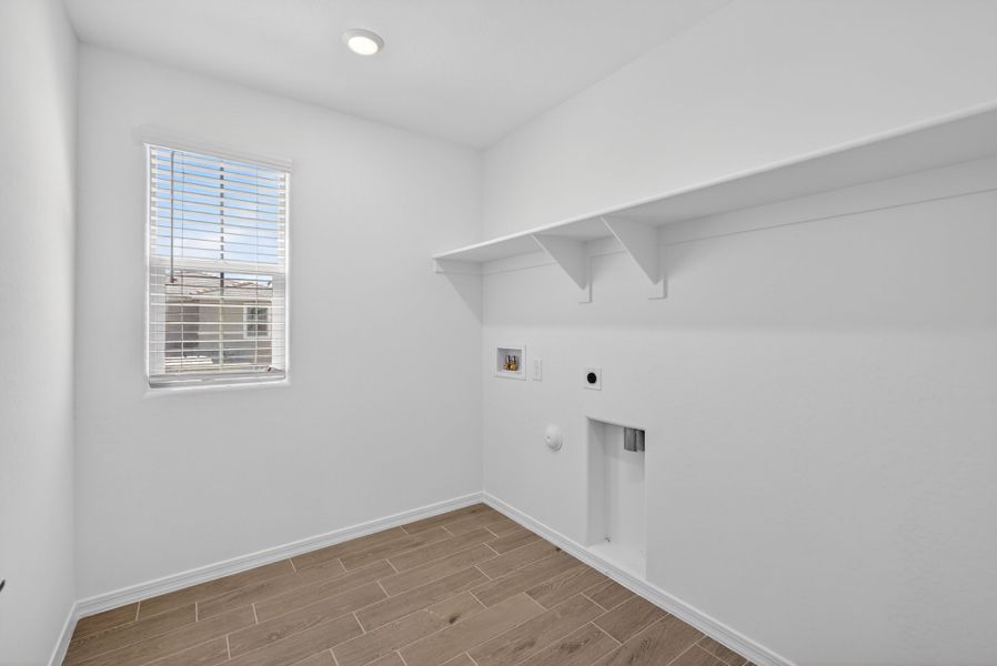 Spacious, unfurnished interior of a new home in Artisan at Asante, Surprise (Image 26).