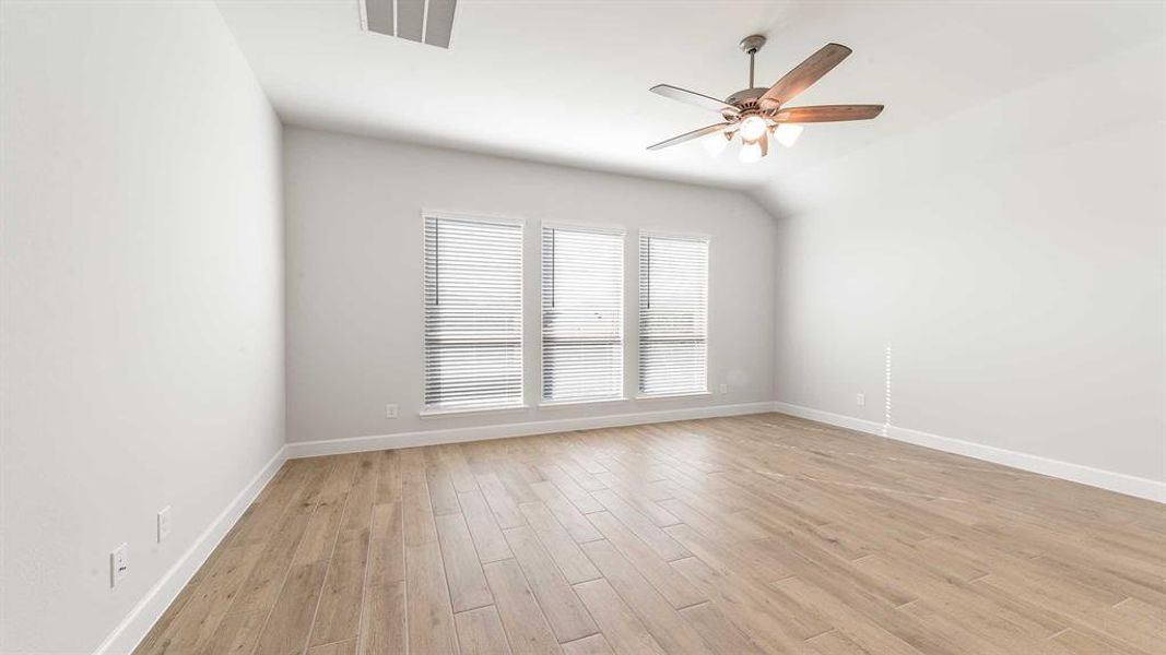 Spacious, unfurnished interior of a new home in Ventana, Fort Worth (Image 15).
