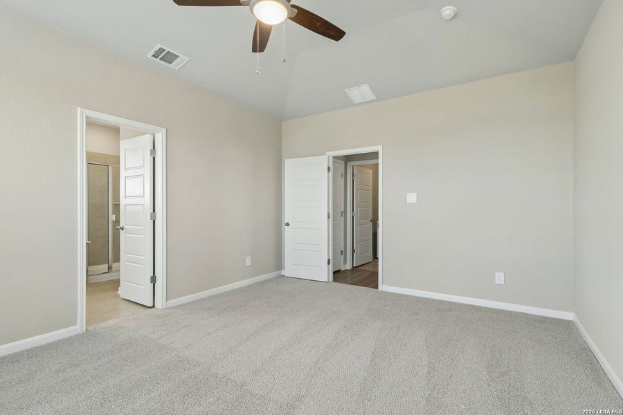 Spacious, unfurnished interior of a new home in Thomas Pond, San Antonio (Image 20). Spacious, unfurnished interior of a new home in Thomas Pond, San Antonio (Image 20).