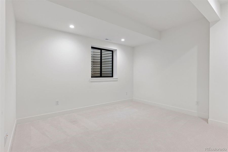 Spacious, unfurnished interior of a new home in , Denver (Image 24).