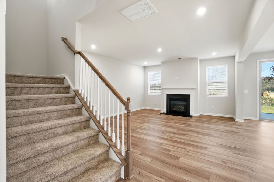 Spacious, unfurnished interior of a new home in Waxhaw Landing, Monroe (Image 14).