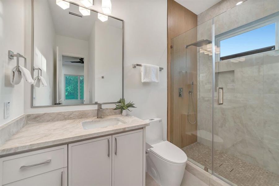 Furnished interior view inside a new home in , Dallas (Image 6).