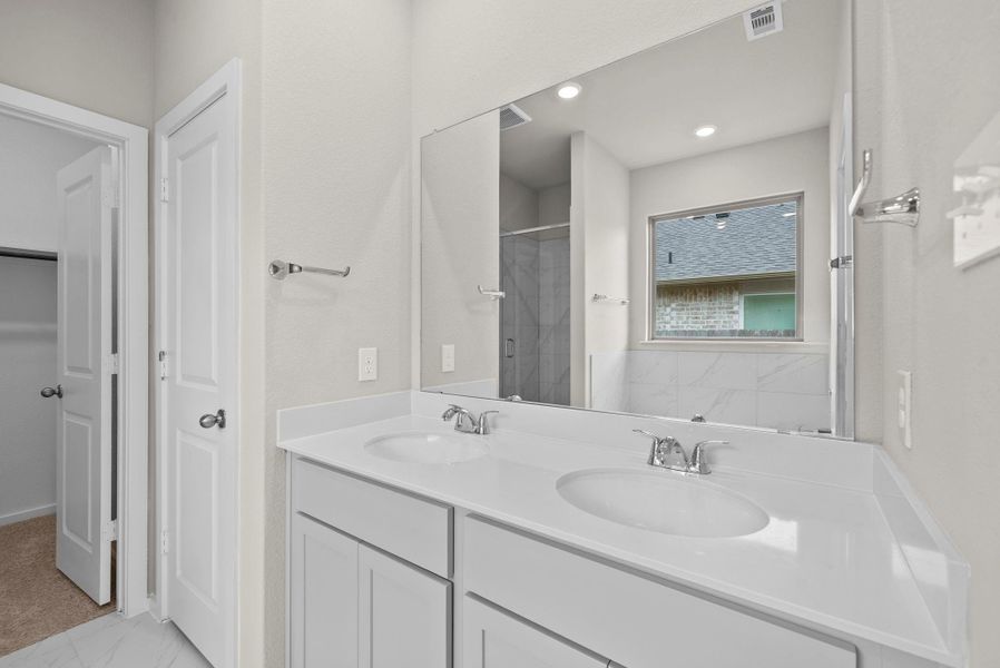 Furnished interior view inside a new home in Laurel Landing, Alvin (Image 8).