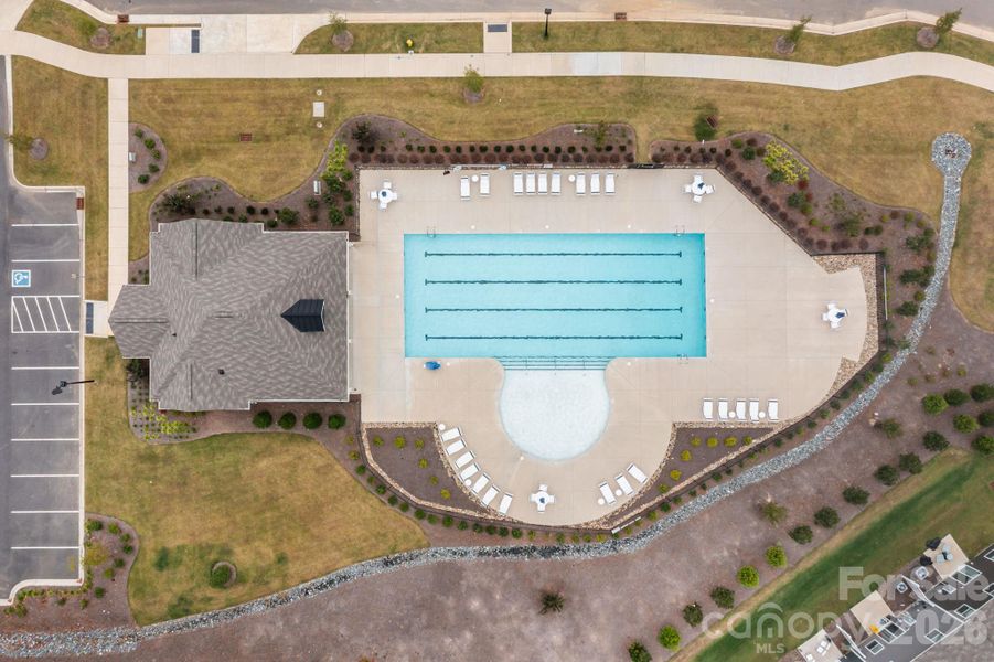 Community amenities in , Charlotte (Image 28).