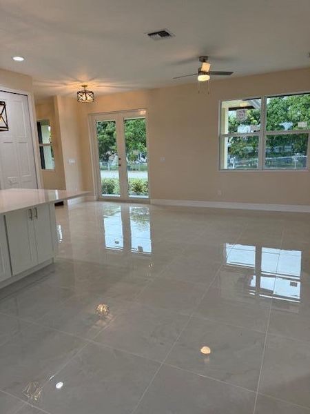 Spacious, unfurnished interior of a new home in , West Palm Beach (Image 10).