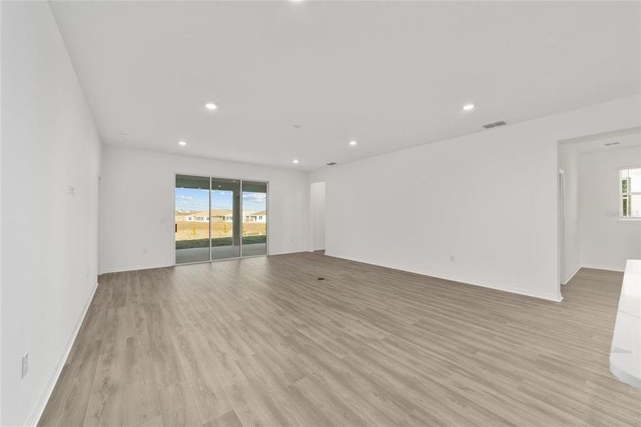 Spacious, unfurnished interior of a new home in Calesa Township, Ocala (Image 40).