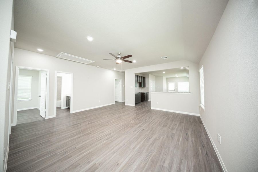 Spacious, unfurnished interior of a new home in Ridgeland Hills, Willis (Image 10).