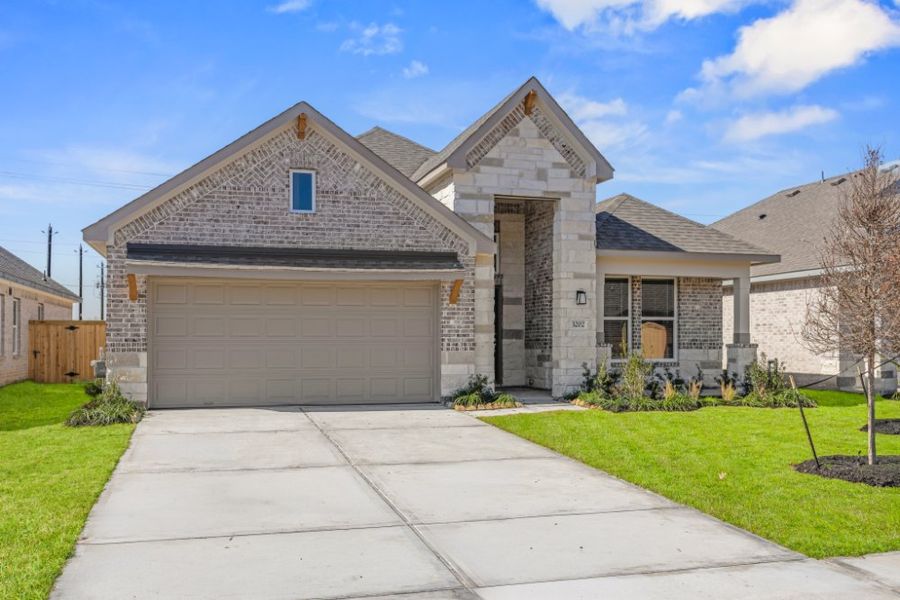 Front exterior of a new home in Ashland, Houston, TX, highlighting curb appeal (Image 19).