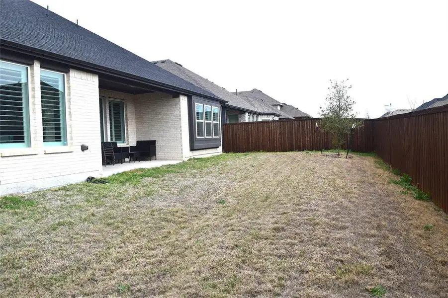 Exterior details and patio area of a home in , Hickory Creek (Image 3).