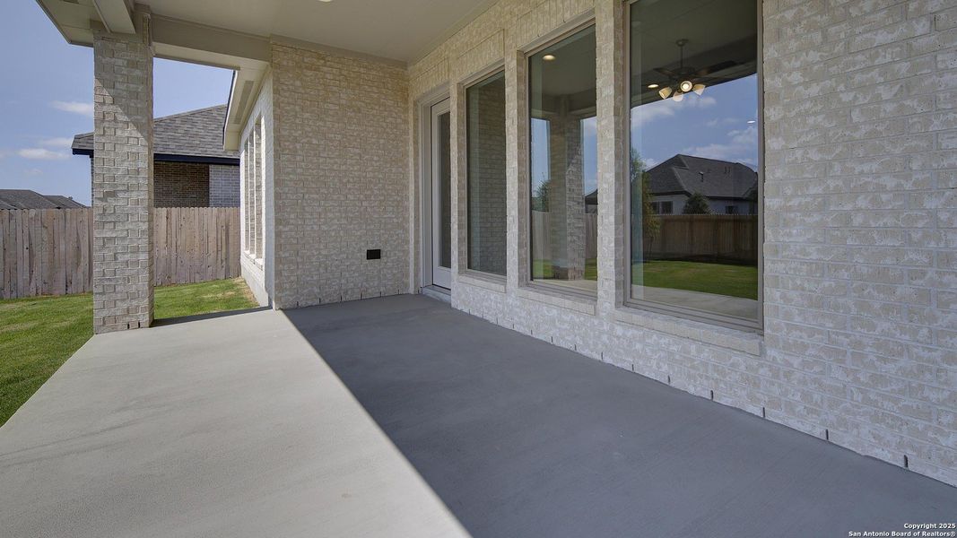 Spacious, unfurnished interior of a new home in Kallison Ranch 45', San Antonio (Image 16).