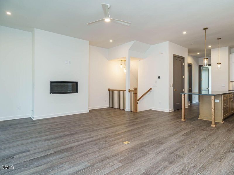 014-1280x960-living-dining