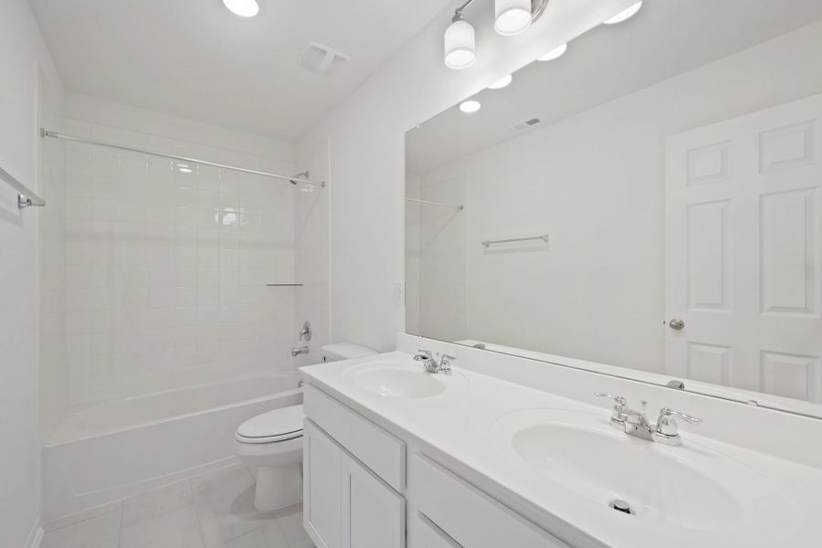 Sample product photo. Actual exterior and interior selections may vary by homesite. Photo may be virtually staged.