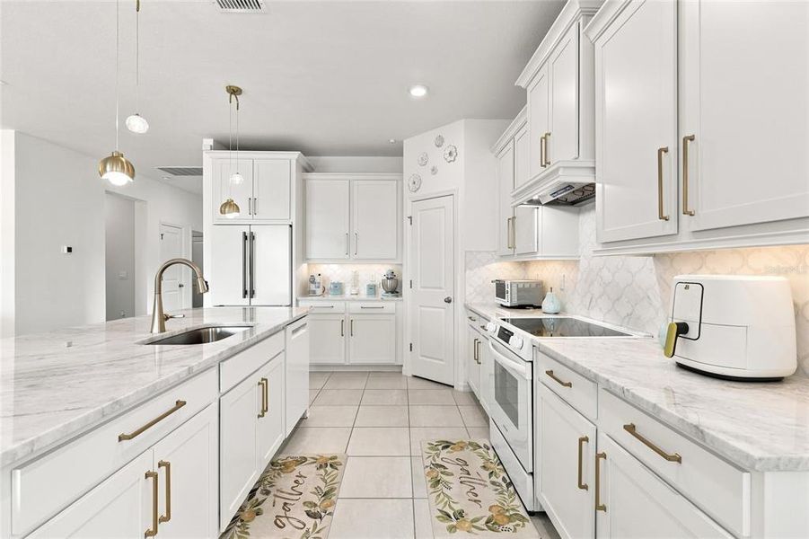 Furnished interior view inside a new home in , Lakewood Ranch (Image 7).